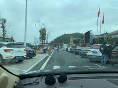 -三百山服务区-停车场