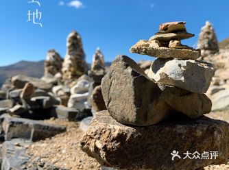 ️木雅圣地位于约海拔4400米左右的地方，是康定境内