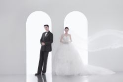 -喜爱高定婚纱摄影