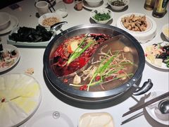 -茅草房·河畔园林火锅