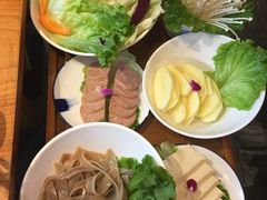 -野山舂·贵州现舂酸汤火锅(鸿通城店)