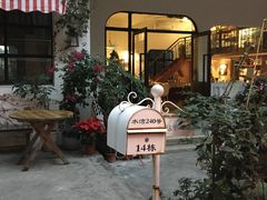 -彳亍咖啡·这里(水湾路店)