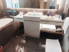 -深圳国际会展中心希尔顿酒店(前海华发冰雪世界店)