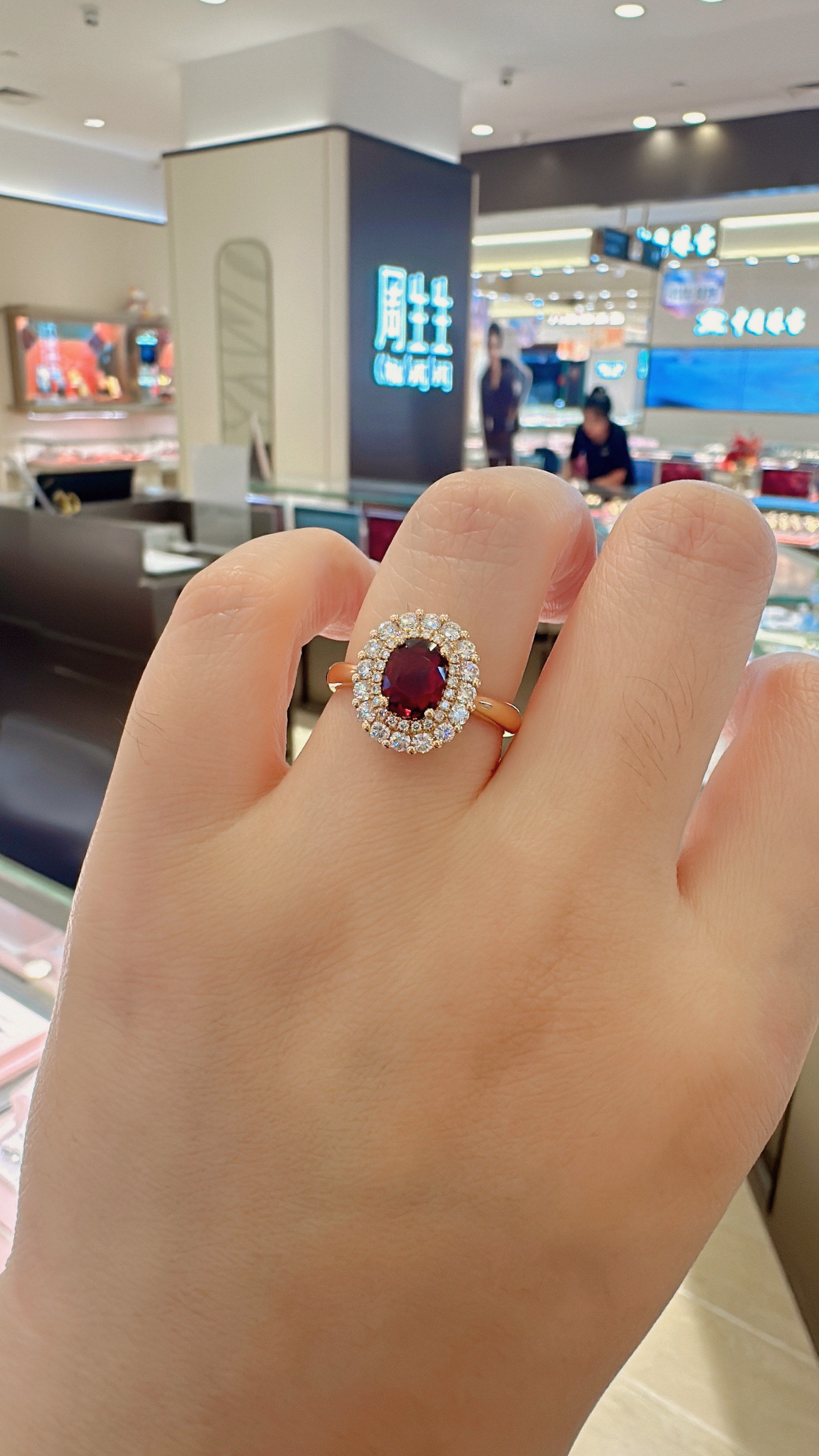周生生红宝石戒指95