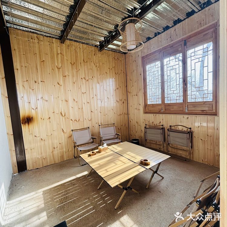 山顶观城好地方，周末休闲松心情