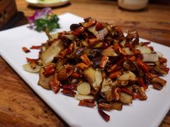 -老滇山寨•云南特色菜•地方菜•民族风情歌舞表演(金碧店)