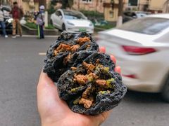 黑猪肉黑金包-李与白包子铺(桐梓林店)