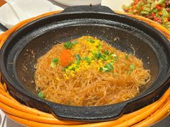 蟹黄粉丝煲-阿瓦山寨·湘菜现炒·剁椒鱼头王(咸阳总店)