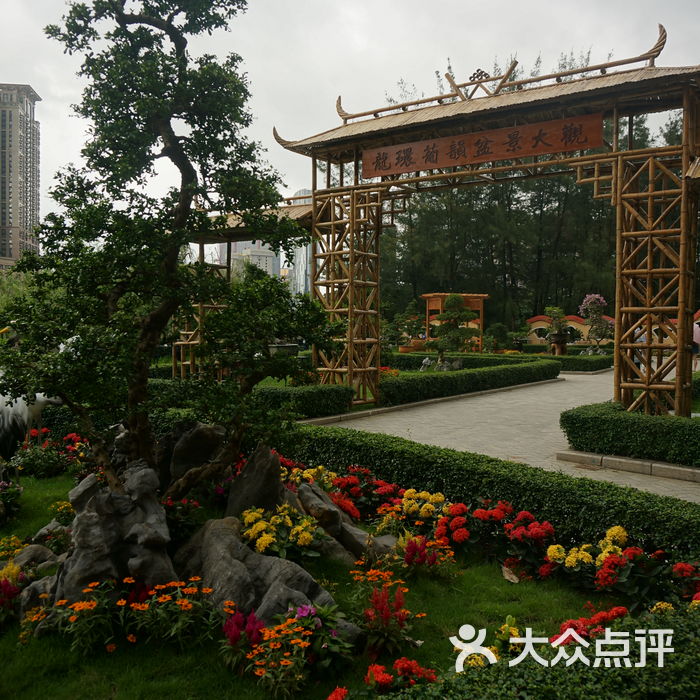龙环葡韵人工湖湿地