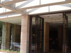 门口2-杭州西湖艺联君亭酒店(黄龙体育中心地铁口店)