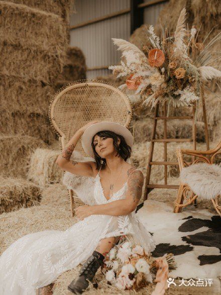 谷仓里的波西米亚婚礼  我喜欢这干草垛