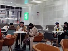 大堂-奈雪的茶(市百一店)