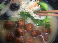 -两勺子一碗口水鸡拌面