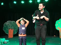 -猴有戏教育戏剧·音乐剧·主持口才·演讲朗诵辩论(环球港华师大校区)