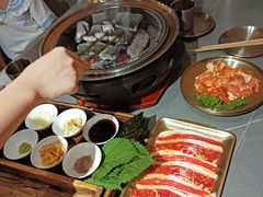 -围炉肉舍•炭烤活鳗•丹东海鲜烤肉(步行街店)