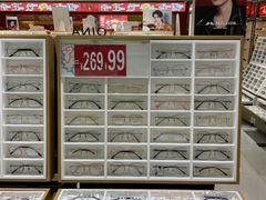 -美式眼镜·授权蔡司.依视路.尼康.豪雅.明月(人民广场店)