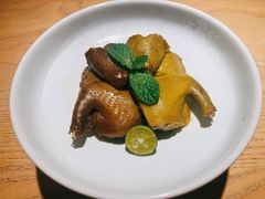 盐卤豉油双拼乳鸽-宴南庭·闽味私房菜