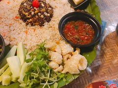 炸猪皮-基诺山寨.版纳民族特色菜
