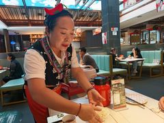 -阿瓦山寨·湘菜现炒·剁椒鱼头王(咸阳总店)