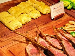 -亚洲国际大酒店·云顶阁旋转自助餐厅