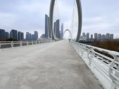-南京眼步行桥