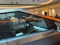 -TESLA 特斯拉(上海太古汇体验店)