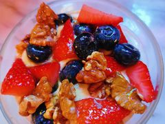野莓核桃蜂蜜希腊酸奶-The Rug Cafe(王府中环店)