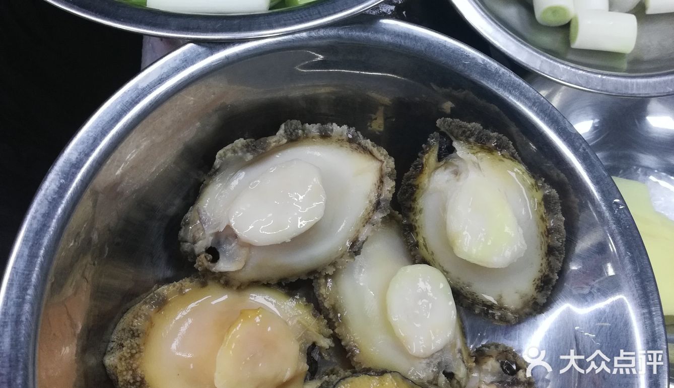鱼头佛跳墙 鱼头是选用天目湖大鲢鱼 头大