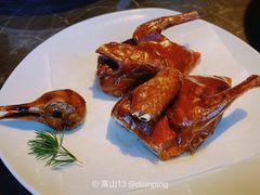脆皮乳鸽-新荣记(BFC外滩金融中心店)