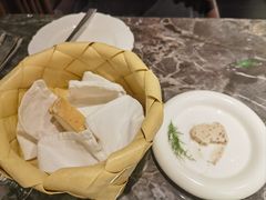 餐前面包篮-LESCEDARS Brasserie Bistro香柏树