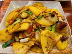 酸菜土豆片-滇香肴·云南菜蒸汽石锅鱼(云南北路店)