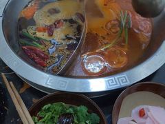 -重庆故事姊妹老火锅(财经学院店)