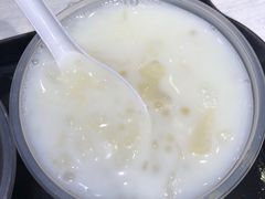 西米加雪耳加鲜奶-百花传统甜品店(原址店)