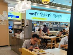 -麦当劳(上海虹桥站30B检票口楼上)