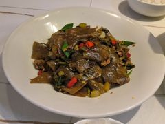 -阿瓦山寨·湘菜现炒·剁椒鱼头王(咸阳总店)