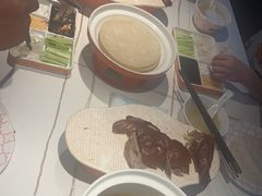 -阿瓦山寨·湘菜现炒·剁椒鱼头王(咸阳总店)