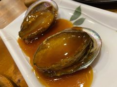 浇汁鲍鱼-老东镇啤酒屋海鲜加工·蒸汽海鲜·海鲜烧烤(台东店)