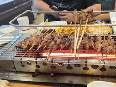 -哈尔滨小酒馆·鲜肉现穿自助烧烤(康新花园店)
