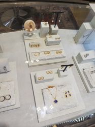 -Réluxe瑞兰穿耳(金光华广场店)