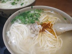 猪肘汤面-亮亮面馆(经六路店)