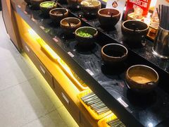 自助调料区-呷哺呷哺(万达新世界店)
