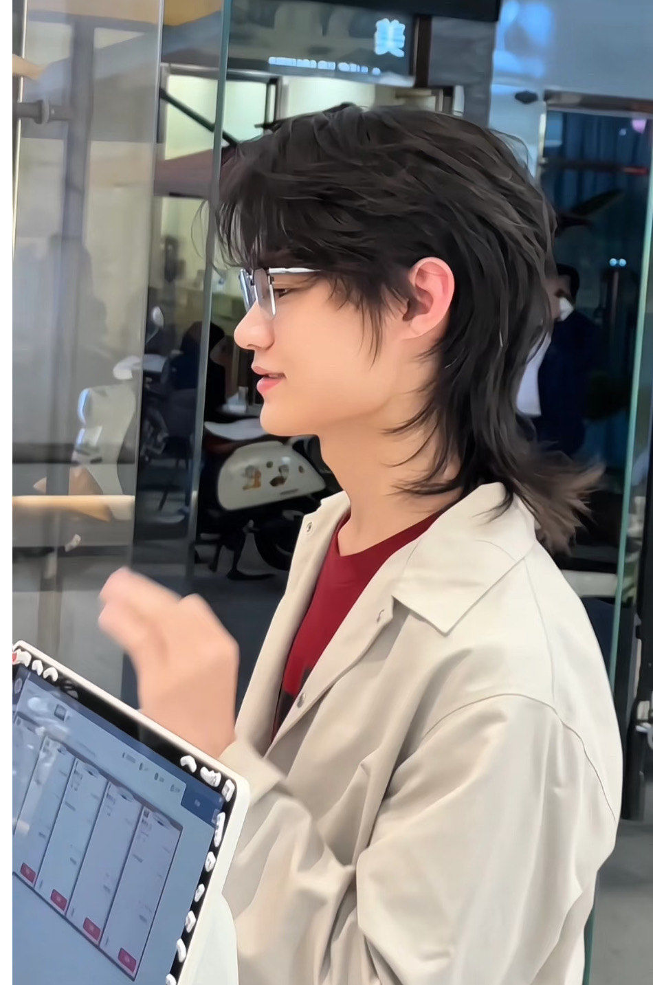 中长发的男生发型