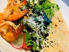 牛油果大虾色拉-弦月窗LUNETTE BY AMANDA(复兴路店)