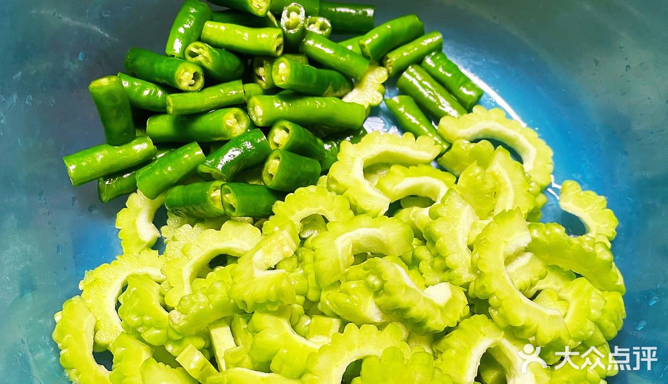 苦瓜炒青椒[加油]清凉又解热[礼花]