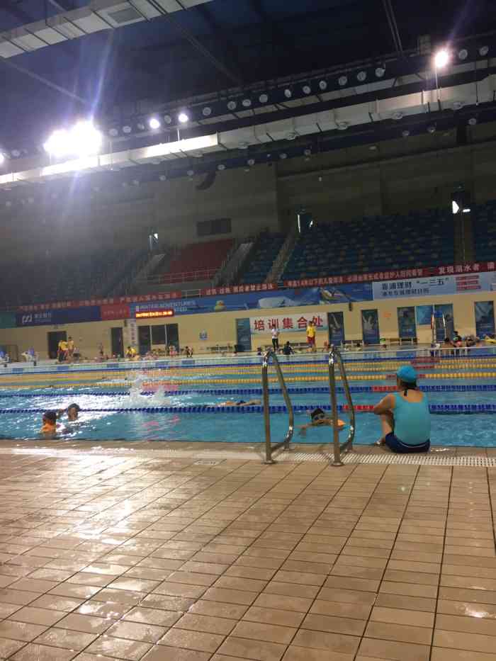 鸟巢游泳馆(济宁体育中心店)-"水质很清澈,环境很好,孩子们很喜欢.