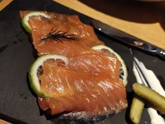 烟熏三文鱼配面包-The Diner X餐厅(青岛万象城店)