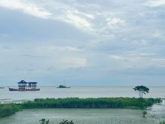 -亮河湾山庄