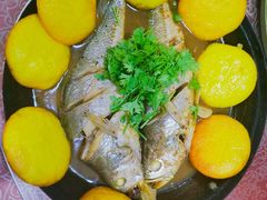 黄花鱼贴饼子-华圆美食