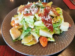 经典凯撒沙拉配香脆火腿-WOLFGANG PUCK KITCHEN & BAR(迪士尼小镇店)