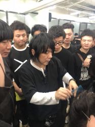 -一東造型烫发染发